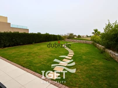 امتلك الان شاليه في هاسيندا باي الساحل الشمالي صف اول علي الجولف متشطب تشطيب فاخر بالفرش و التكييفات بسعر مميز