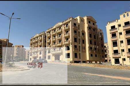 شقة للبيع في جنوب الأكاديمية التجمع الخامس القاهرة الجديدة 260م دور ثالث ناصية ممر 3 غرف 3 حمام إطلالة بانورامية استلام فوري نصف تشطيب شامل الجراج