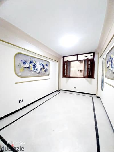 Apartment in Al-Ajmi, Beach of the Palm, next to the main street, excellent residential location, includes services