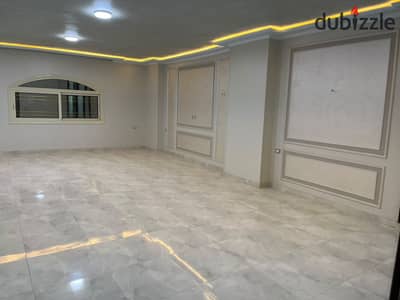 شقه للايجار بالتجمع الاول سكني أو اداري بالمطبخ والتكييفات