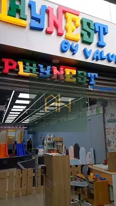 محل تجاري إستلام فوري متأجرمتأجر 121 الف  في التجمع الاول  X mall - البنفسج فيلات