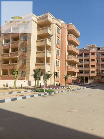 استلم فورا فيلا ستاندالون  للبيع علي طريق السويس دايريكت امام مدينتي جاهزه للمعاينه