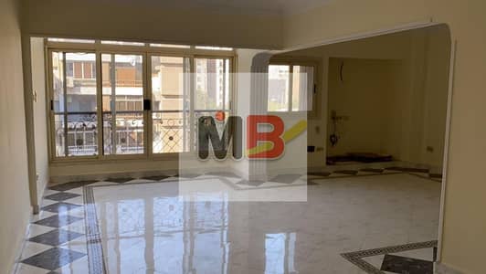 Apartment for rent Sheraton Airport 3 rooms reception kitchen bathroom third floor elevator sea view finishing super lux for 20,000 pounds bargain