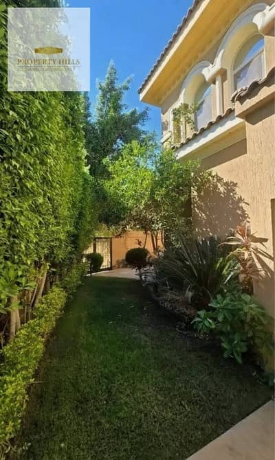 I will sell a villa urgently at a bargain price next to Madinaty, directly, with an area of 220 m, with a large garden view overlooking green spaces and landscaping.  Unit type: villa  Area: 220 meters  