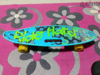 لوح تزلج (سكيت بورد) skateboard بمقبض وعجلات مضيئة استعمال خفيف جدااا