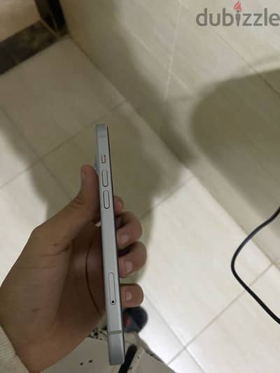 Apple - iPhone 15 بطاريه 99 معه العلبه ضمان علي الضربيه الجهاز
