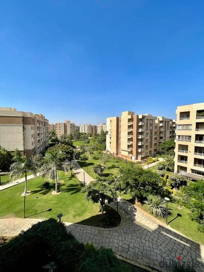  Apartment for Sale in Madinaty – G112 A great opportunity to own a brand-new apartment in excellent condition, featuring a wide garden view and a d