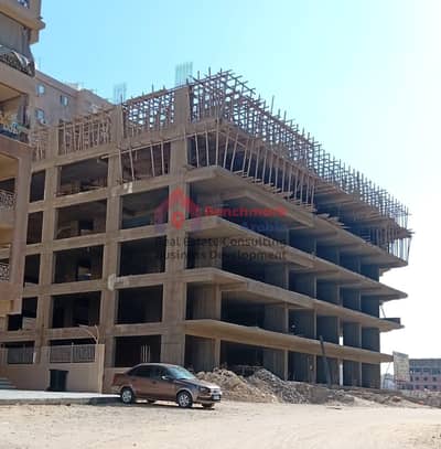 125m² apartment in Zahraa El Maadi, next to Wadi Degla Club, the tourist promenade, and the metro station.