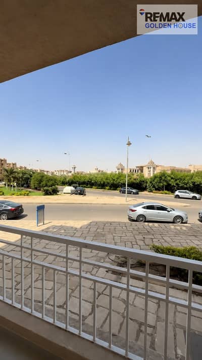 شقة 109م أرضي على الشارع في مدينتي B11 أمام مول أول سيزون بارك مباشرة 3 غرف وتشطيبات خاصة وخالصة البنك الأهلي بسعر 5.5 مليون وعلى دقائق من طريق السويس