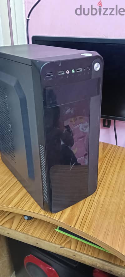 كيسة كمبيوتر (PC Case) مكتبية باللون الأسود