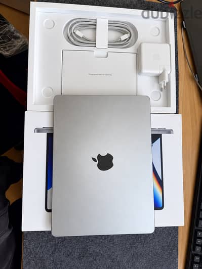 Macbook pro M1' pro 14inch 16gb With BOX