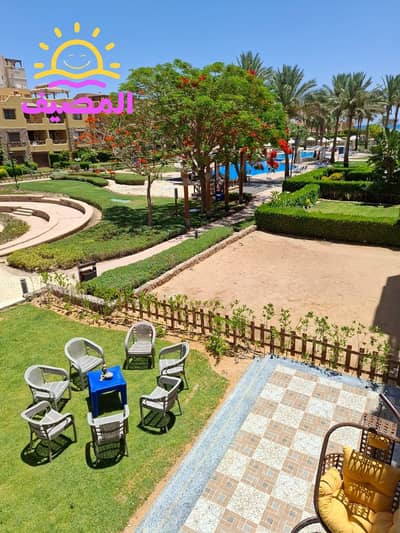 شاليه فاخر للبيع 4 غرف بحديقة خاصة وفيو مباشر على حمام السباحة الرئيسي الساخن في ماونتن فيو 2 العين السخنة