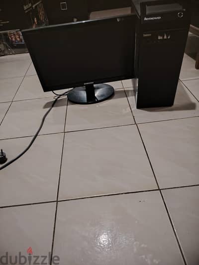 كمبيوتر مكتبي Lenovo think centre مع شاشه سامسونج استعمال منزلي بحالة