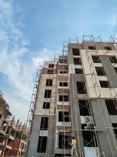 Penthouse for sale in the Fifth Settlement in the Akasa Mia compound, its area is 230 meters with a down payment of 1 million and 600 thousand, and the rest is in installments over 10 years in a comprehensive services compound.