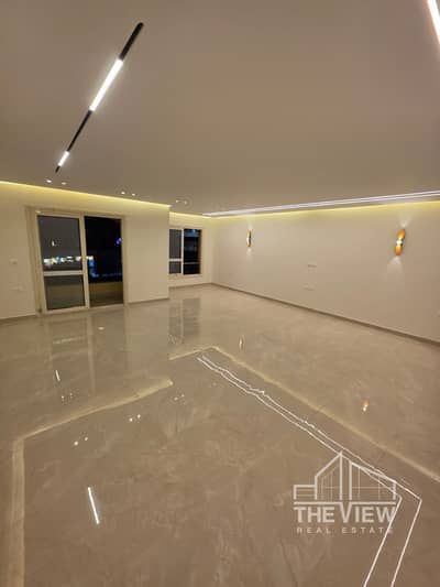 شقة مميزة للبيع فيو مفتوح كمبوند الخمايل  Khamayel Compound الشيخ زايد مرحلة تالتة  تقسيمة واسعه تشطيب سوبر لوكس اول سكن