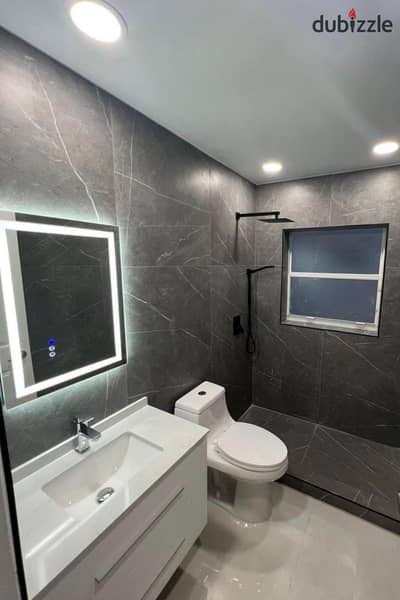 Office for sale in Valencia Hub | Fifth Settlement (New Cairo)   Area 52 square meters    Discount or incentive 3%   Deposit 10%   Installments up to 10 years   Delivery within two years