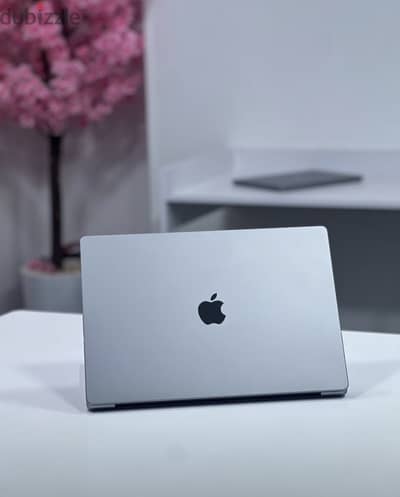 Macbook Pro M1 pro 16 inch بكرتونته وكل حاجه