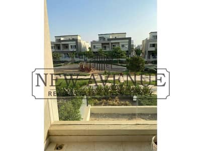تاون هاوس ميدل للبيع في هايد بارك القاهرة الجديدة مرحلة جاردن ڤيل Hyde Park New Cairo بموقع متميز مطل على مساحات خضراء جاهز للاستلام
