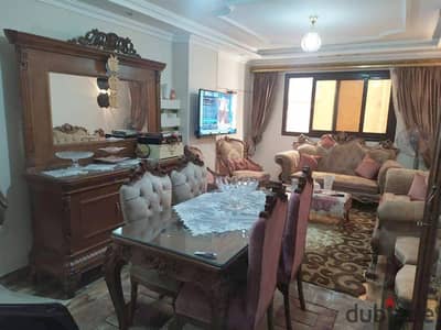 فرصة مميزة بحدائق الأهرام منطقة أ! شقة 93 متر بالدور الثاني، قريبة من شارع الثروة المعدنية والمترو الجديد، وبجوار جميع الخدمات، مع أسانسير شغال وخصوصية مميزة.