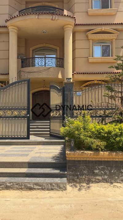 فيلا للبيع غرب سوميد المجاورة 13 - أرض 600م - 3 شقق 270م - 37 مليون