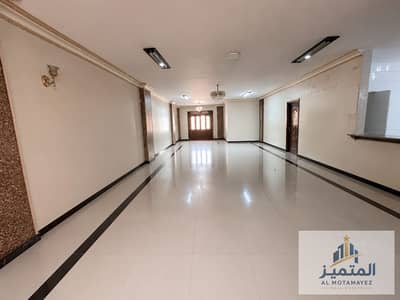 شقه للبيع - مدينة العبور الحي التالت بالقرب من نادي سيتي كلوب -وجميع الخدمات وتشطيب فيلا شيك