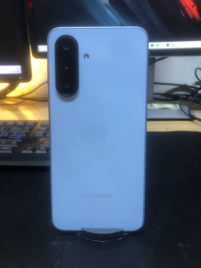 Samsung A17 زيرو فاضى بدون مشتملات