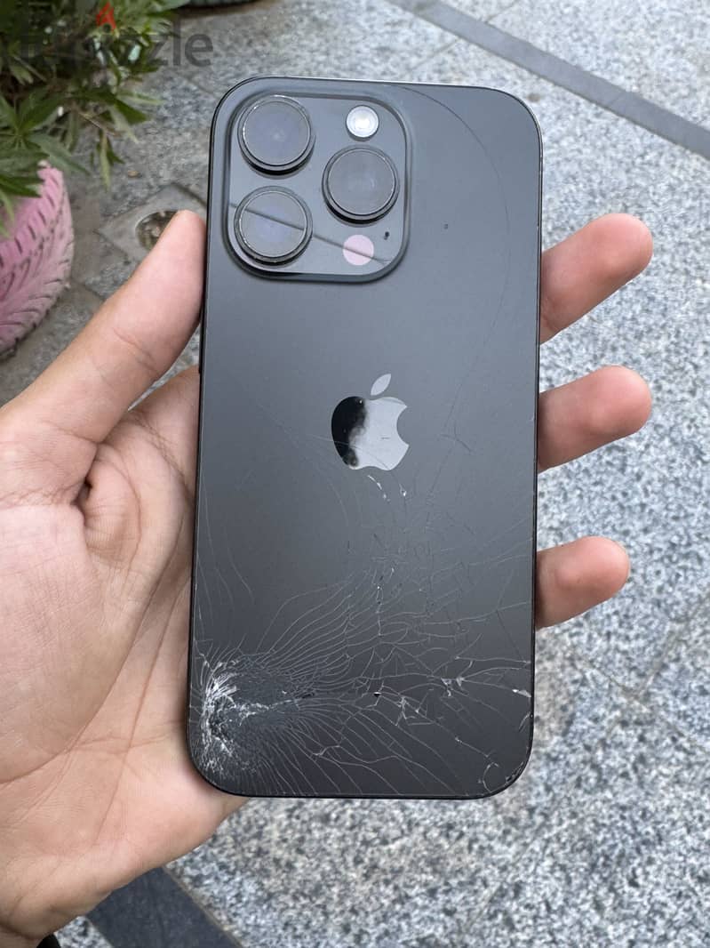Apple - iPhone 16 Pro 3