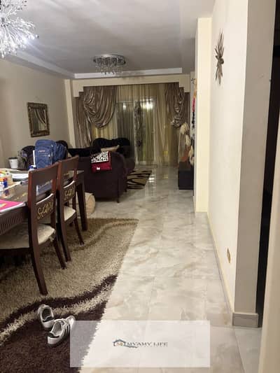 For rent, empty apartment 150m, full facade, utilities next to Army Street