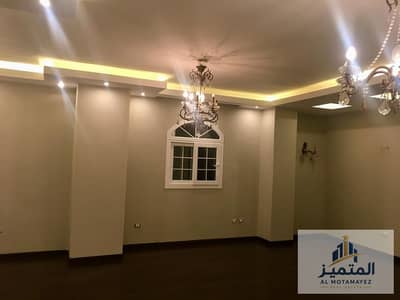 شقه للبيع - مدينة العبور الحي السابع - بالقرب من المدرسه اليابانيه حي راقي وهادي ومميز