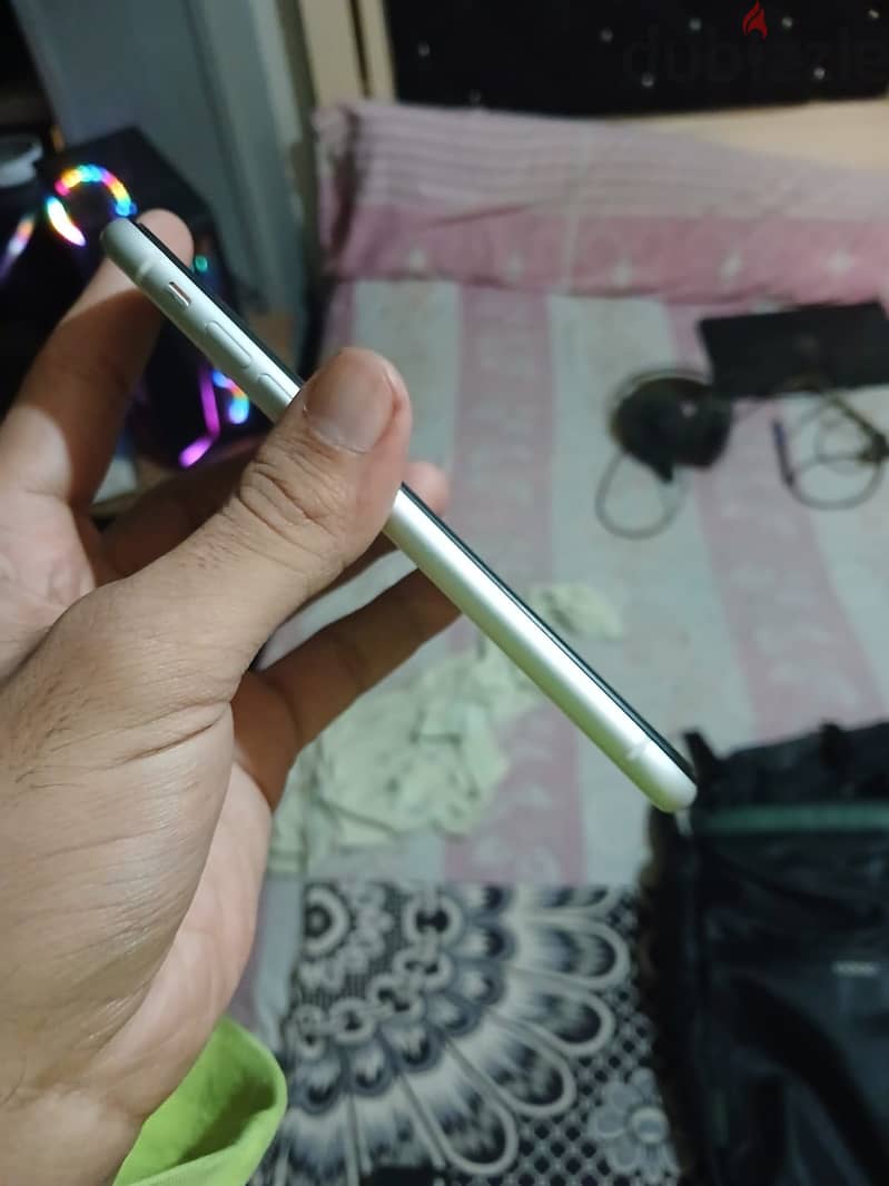 Apple - iPhone XR 1
