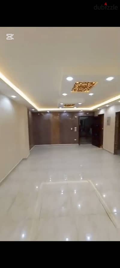 شقه للايجار دور اول بجوار خدمات أول سكن قريبه من بوابه مسجد الشرطة الخمايل الشيخ زايد