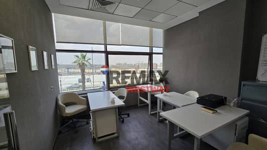 Office للإيجار Fully Finished بالتكييفات 140 SQM وست مارك 6 أكتوبر Directly على المحور Main Axis