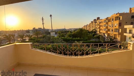 شقة راقية  دور كامل ٢٠٠ متر صافي للبيع بالحي الاول اكتوبر