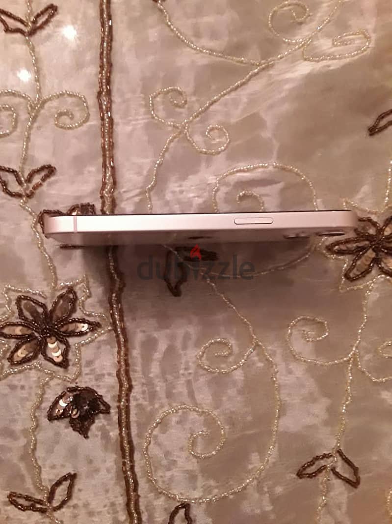 iPhone 13 - Apple 4