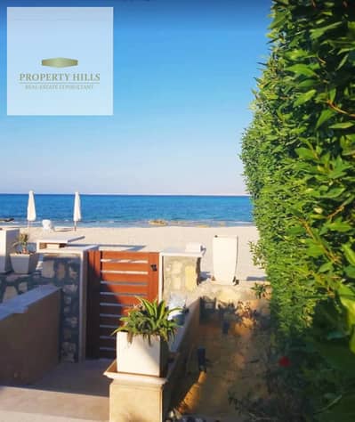 I will sell a standalone villa located in Azha, Sokhna, fully finished on a large area of 312m. Cash payment or installments are available with annual payments. Type of unit: standalone villa area: