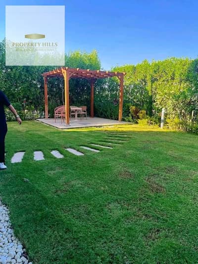 The villa is for sale in a prime location on the Dahshur link road.