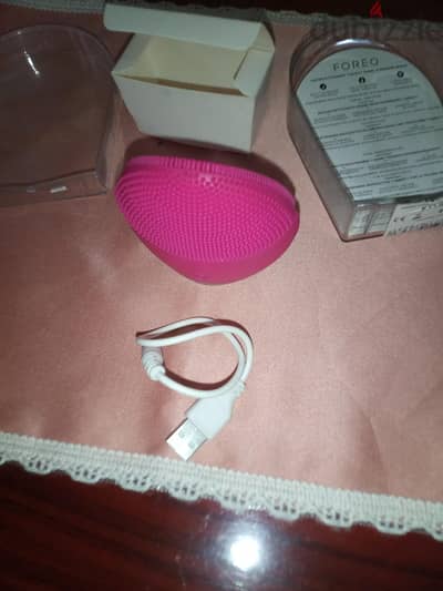جهاز تدليك وتنظيف الوجه  من شركة FOREO