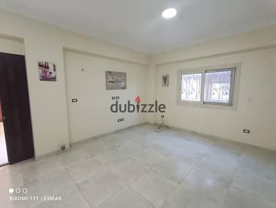 شقه للايجار في الحي الرابع تصلح اداري  دور ارضي