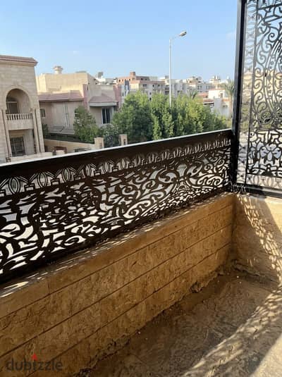 شقة بڤيلا للبيع في مدينة الشروق الحي الثالث غرب بتسهيلات