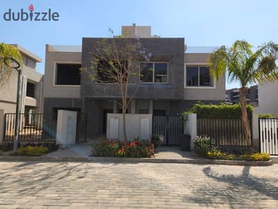 Twin house for sale (resale) in Sun Capital, in the heart of 6th of October City, near the Giza Pyramids and the Grand Egyptian Museum.