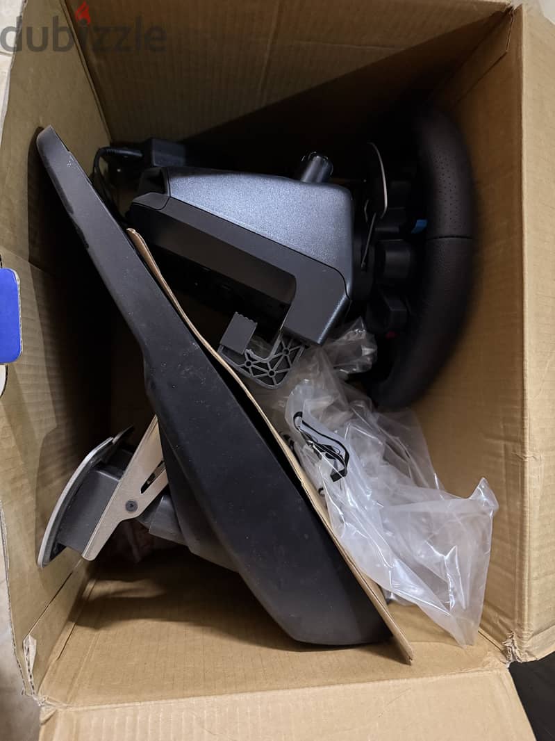 G29 DRIVING FORCE Logitech 3