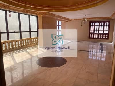 شقه للبيع  المعراج العلوى خلف كارفور والدائري  المجاوره الخامسه  مساحه  258 متر