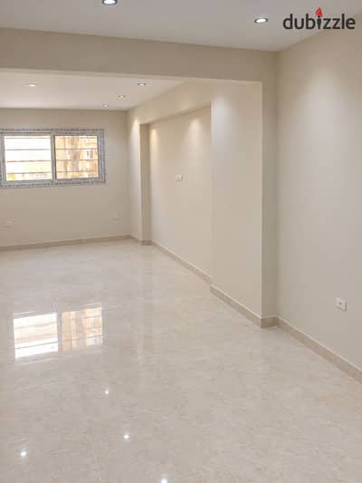 100-square-meter apartment for sale, suitable for either residential or administrative/office use. Located on a corner at the intersection of Manshiya