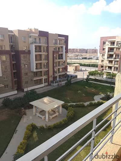 للايجار شقه في كمبوند  مصر الأندلس امام هايد بارك والتسعين وجامعه الامريكيه
