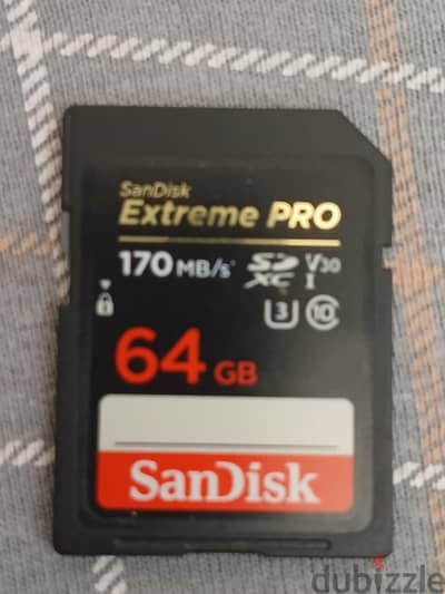 SanDisk Extreme PRO SDXC UHS-I بسعة 64 جيجابايت.
