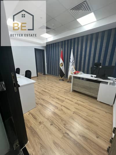 عيادة طبيه للإيجار مفروشة بالكامل  في مول مول مشهور ، شارع التسعين الشمالي  تصلح مكتب اداري