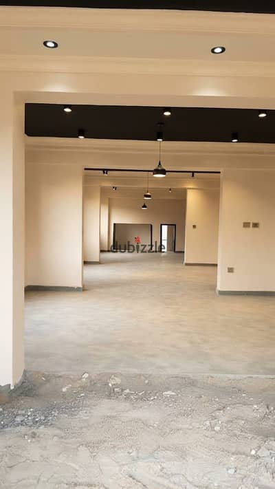 مقر إداري دوبلكس 350م للإيجار في كفر عبده – مطلات مباشرة علي ميدان سانت جيني