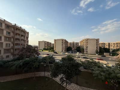 فرصة شقة بتشطيب فندقي - دور ثالث