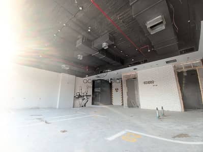 محل للإيجار في لاميرادا بلازا جولدن سكوير بمساحة داخلية 233م² وخارجية 106م²، متشطب بالكامل بدون تكييفات، بسعر 480 ألف جنيه، كود MA-368