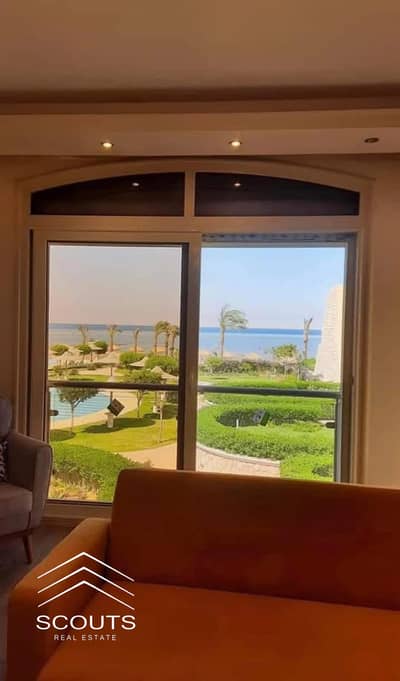 للبيع شالية صف اول علي البحر 3 غرف بفيو علي Pool كامل التشطيب 130م في لافيستا 6 بالقرب من بلوبلو ودقايق من تلال جاهز للاستلام متاح معاينة La Vista 6